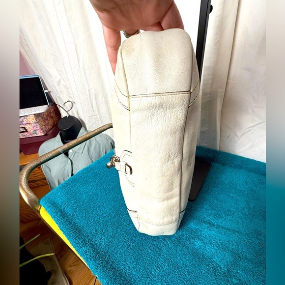 Coach 2005 Leather Hamptons Hobo Shoulder Bag in Bone, VGUC For Age Minor Flaws - Picture 5 of 11